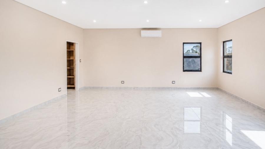 5 Bedroom Property for Sale in Meerhof North West